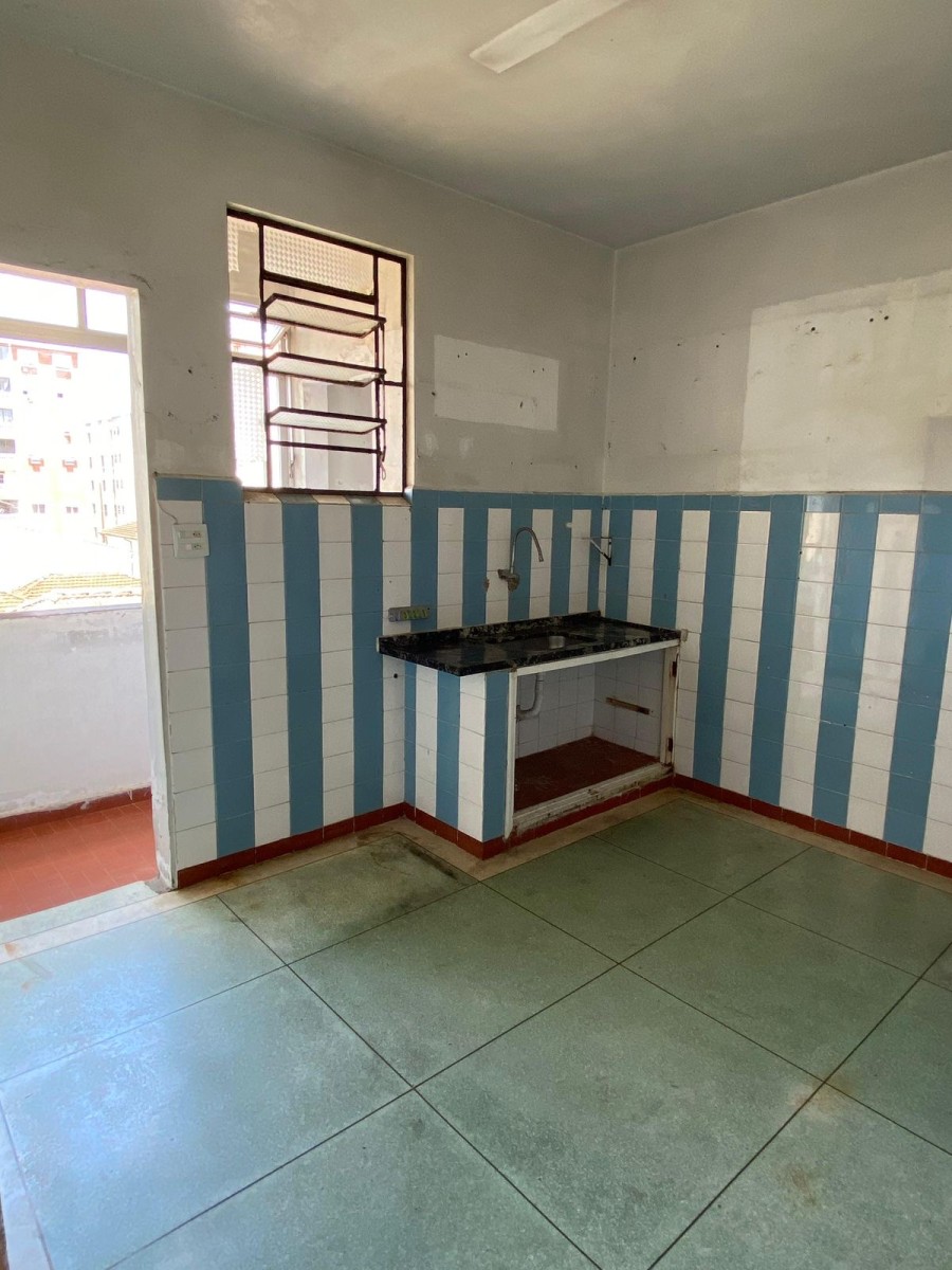 Apartamento à Venda no Centro de São Vicente – 2 Quartos, Próximo à Praia do Gonzaguinha
