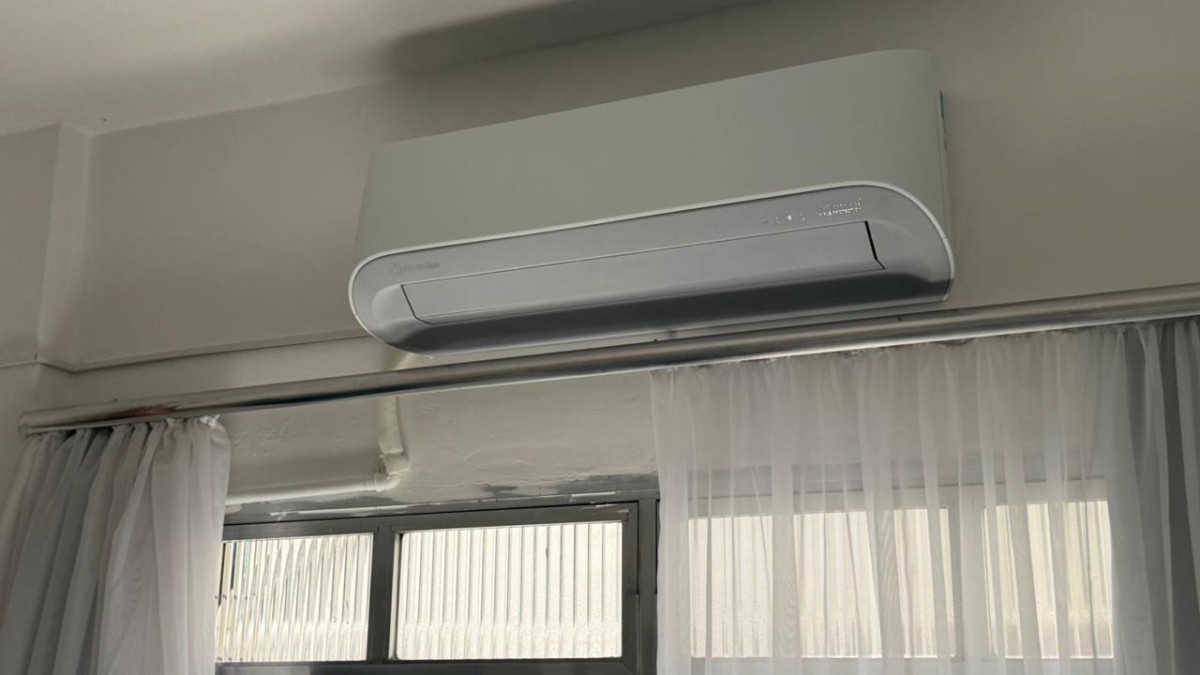 Apartamento à Venda – Sala Living com Garagem no Centro de São Vicente-SP | Porteira Fechada