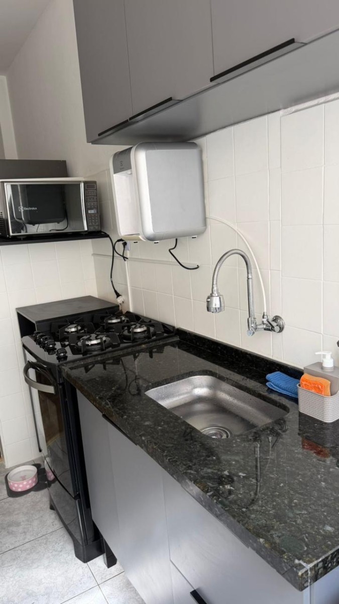 Apartamento à Venda – Sala Living com Garagem no Centro de São Vicente-SP | Porteira Fechada