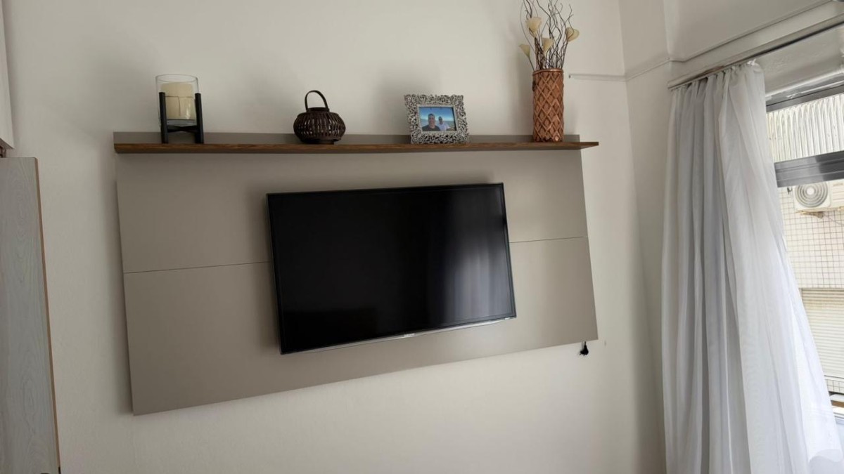 Apartamento à Venda – Sala Living com Garagem no Centro de São Vicente-SP | Porteira Fechada