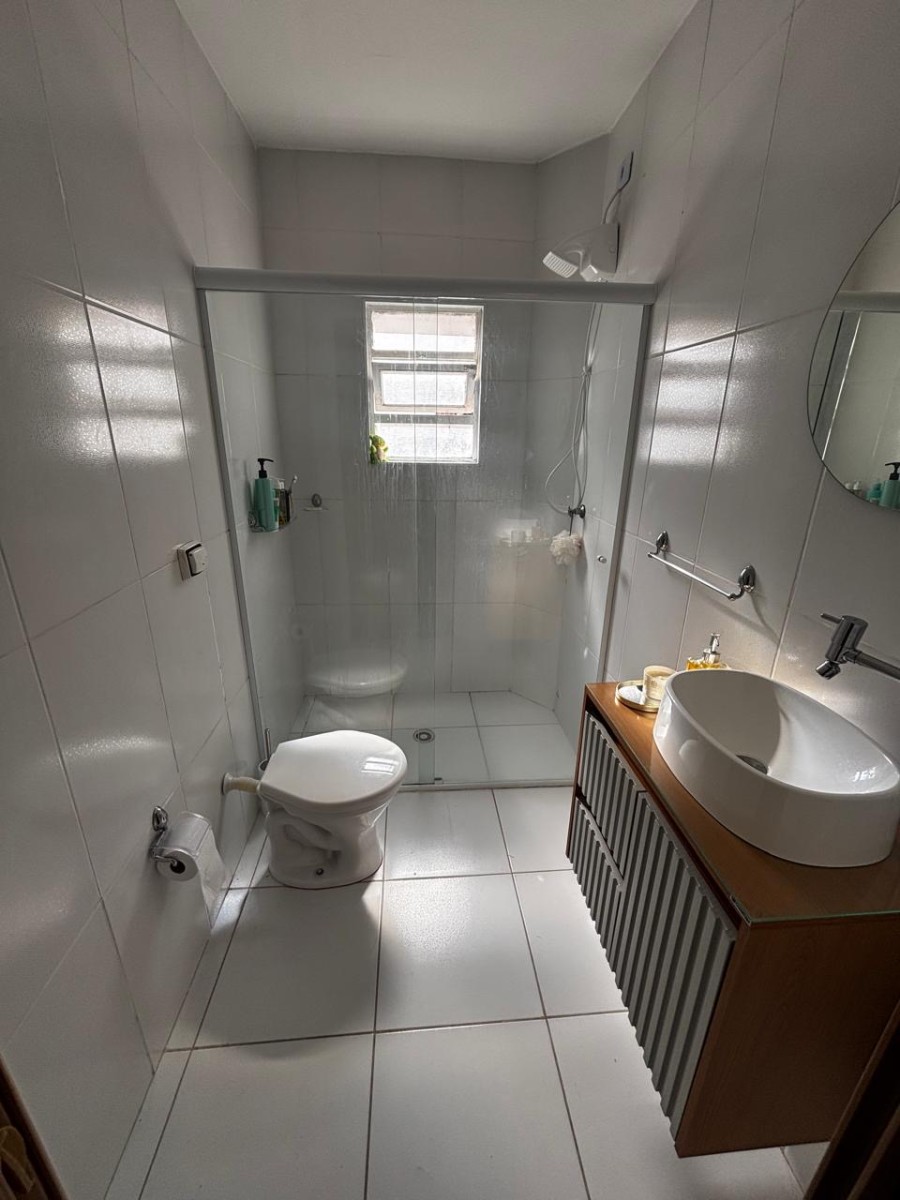 Apartamento à Venda – Sala Living com Garagem no Centro de São Vicente-SP | Porteira Fechada