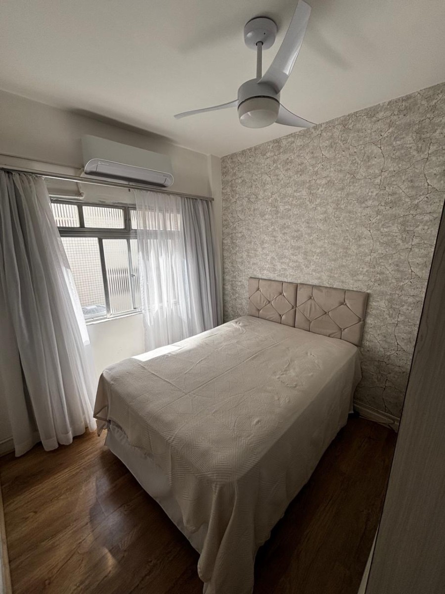 Apartamento à Venda – Sala Living com Garagem no Centro de São Vicente-SP | Porteira Fechada