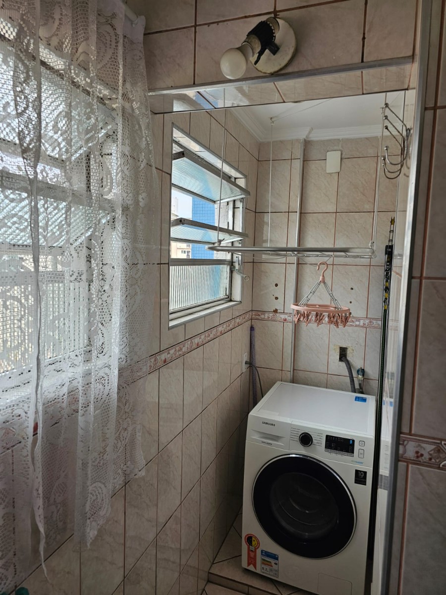 Apartamento à venda de 1 dormitório com garagem em São Vicente/SP