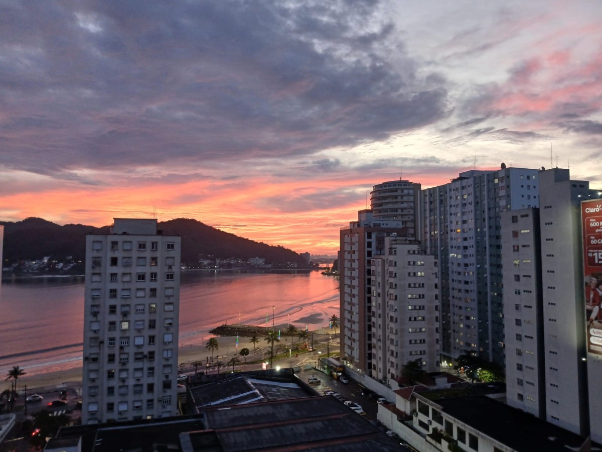 Apartamento à venda de 1 dormitório com garagem em São Vicente/SP