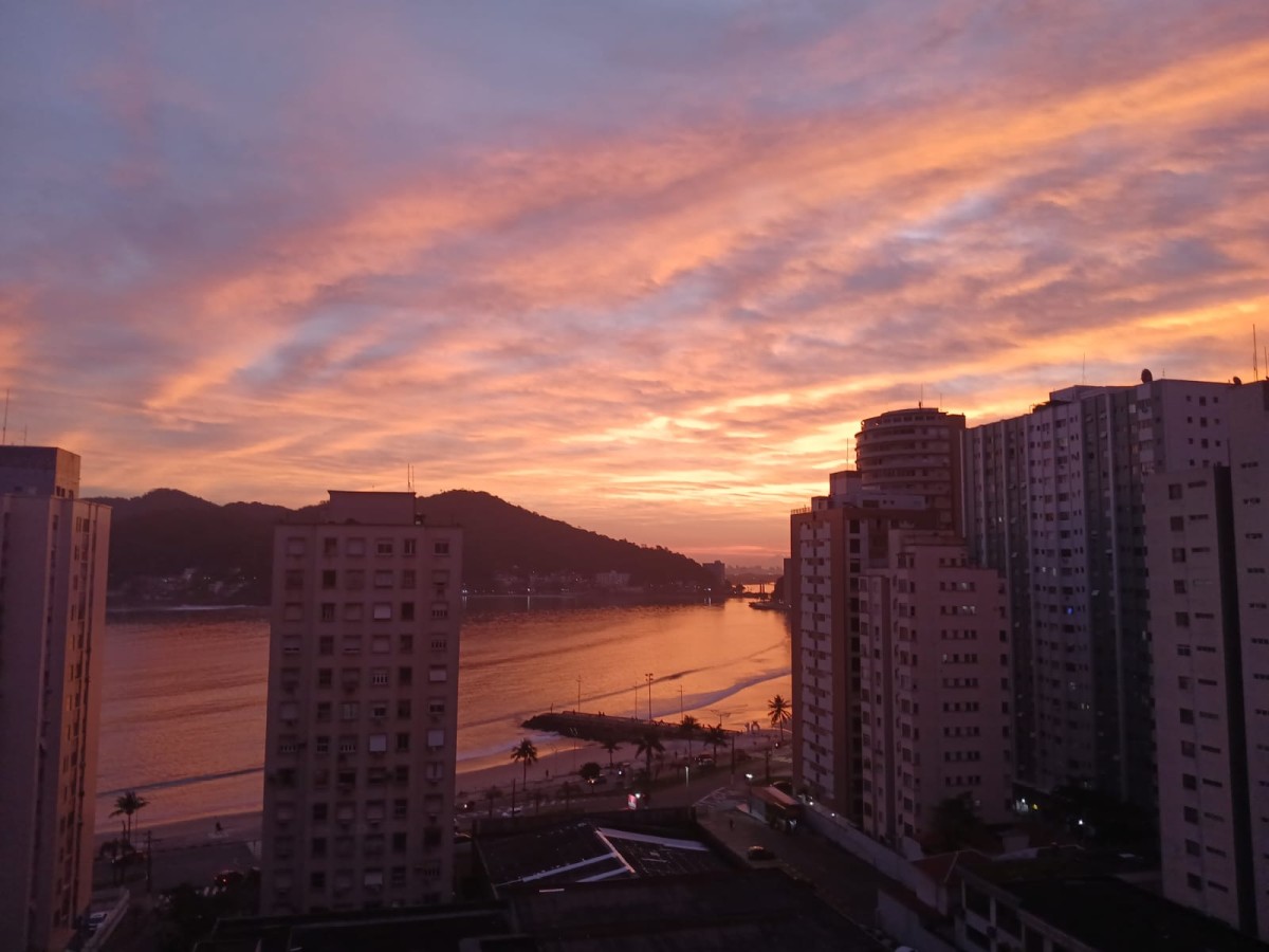 Apartamento à venda de 1 dormitório com garagem em São Vicente/SP