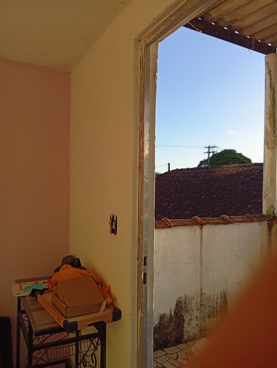 Casa à Venda no Parque Bitaru - 2 Dormitórios, Garagem,  São Vicente , SP