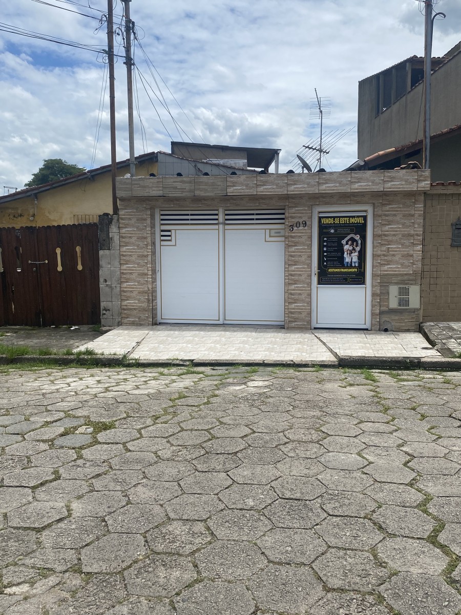 Casa à Venda no Parque Bitaru - 2 Dormitórios, Garagem,  São Vicente , SP