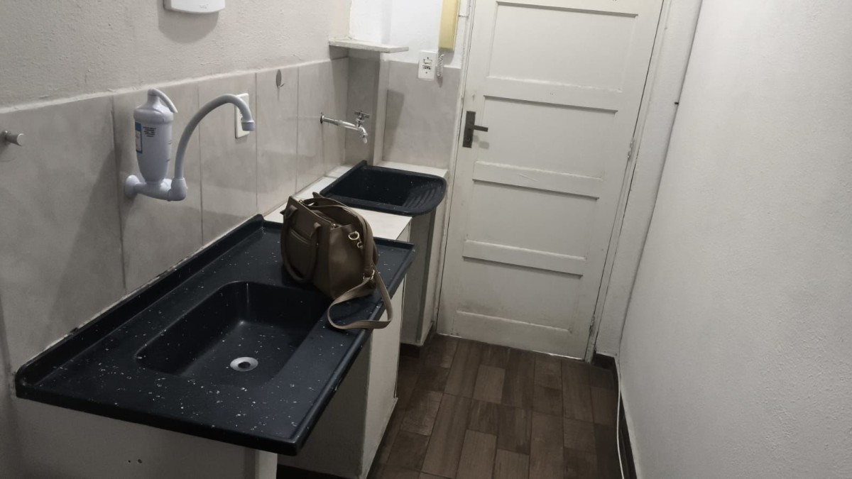 Kitnet à venda com garagem em São Vicente SP