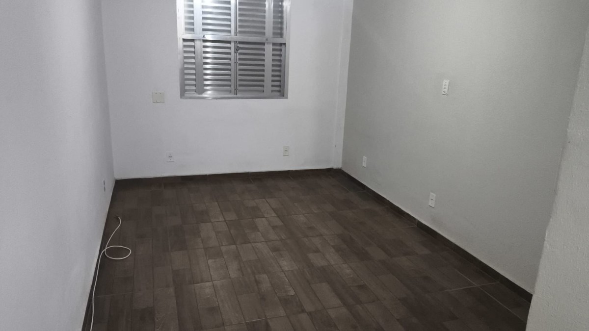 Kitnet à venda com garagem em São Vicente SP