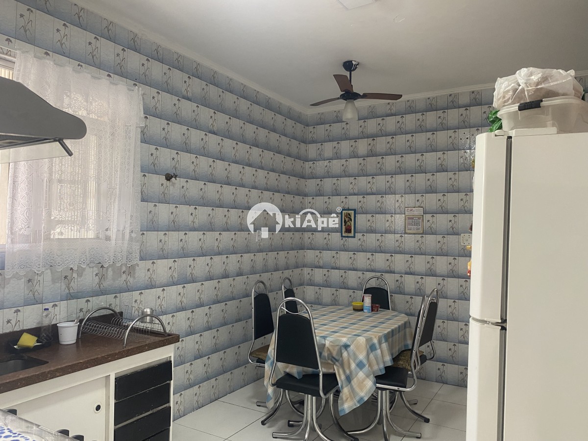 Casa 3 Quartos à Venda no Centro de São Vicente – Edícula e a 500m da Praia