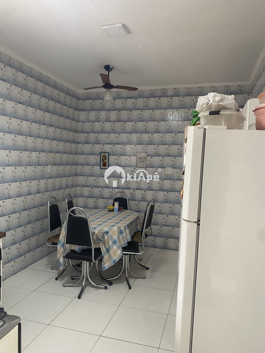 Casa 3 Quartos à Venda no Centro de São Vicente – Edícula e a 500m da Praia