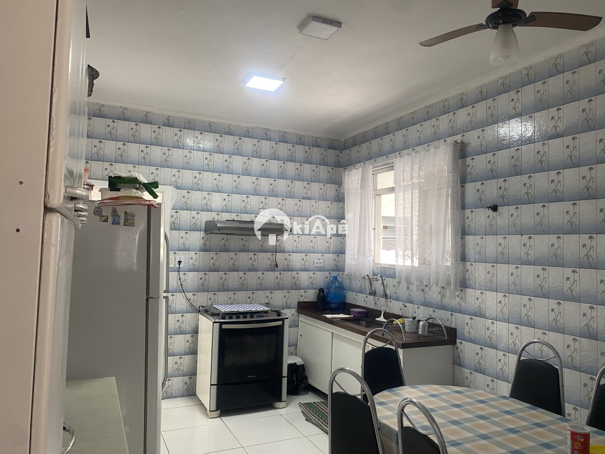 Casa 3 Quartos à Venda no Centro de São Vicente – Edícula e a 500m da Praia