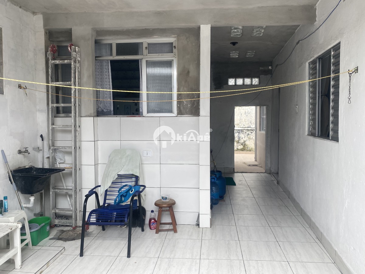 Casa 3 Quartos à Venda no Centro de São Vicente – Edícula e a 500m da Praia