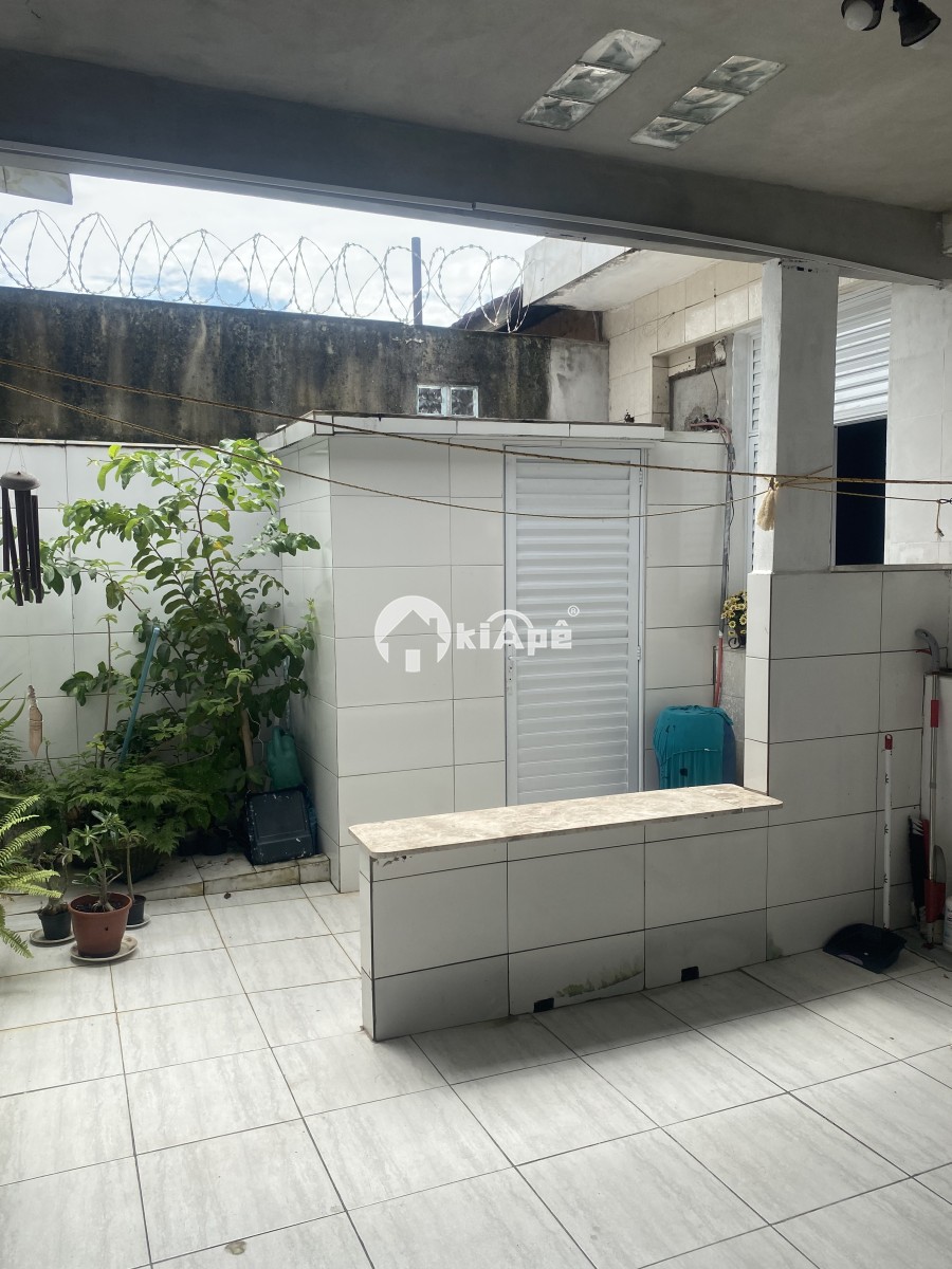 Casa 3 Quartos à Venda no Centro de São Vicente – Edícula e a 500m da Praia