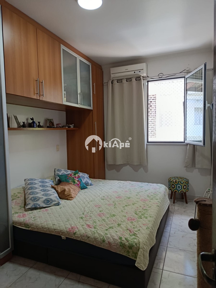 Apartamento à venda de 2 dormitórios com garagem em São Vicente/SP.