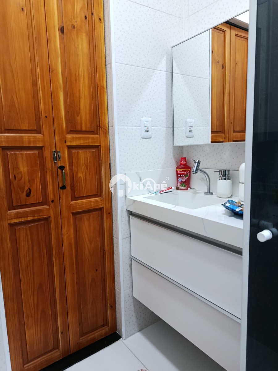Apartamento à venda de 2 dormitórios com garagem em São Vicente/SP.