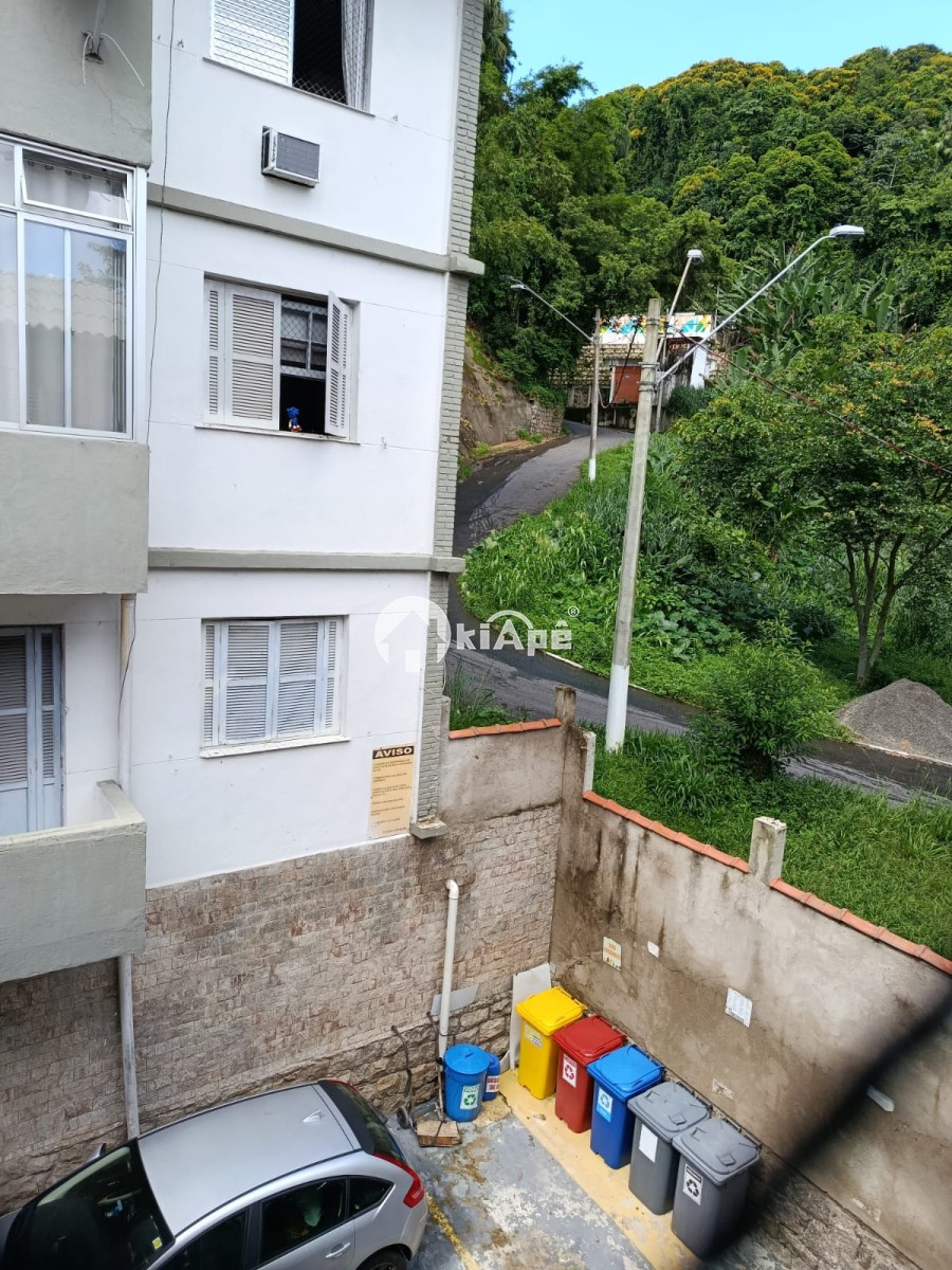 Apartamento à venda de 2 dormitórios com garagem em São Vicente/SP.