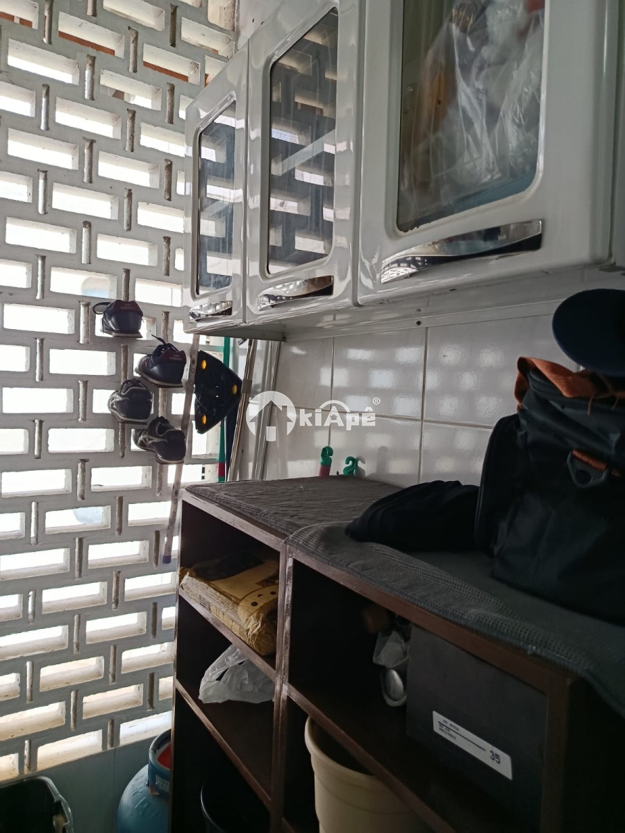 Apartamento à venda de 2 dormitórios com garagem em São Vicente/SP.