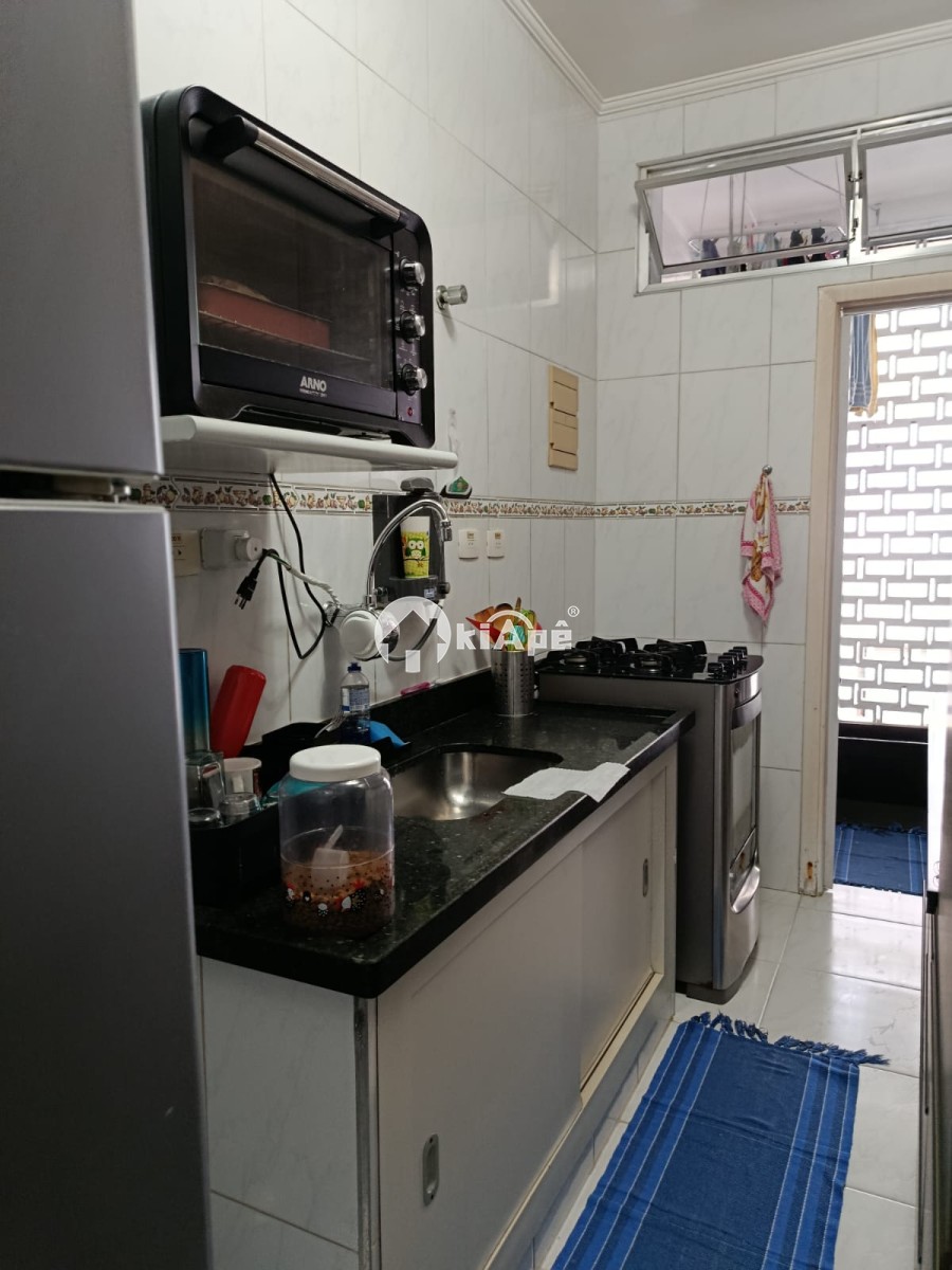 Apartamento à venda de 2 dormitórios com garagem em São Vicente/SP.