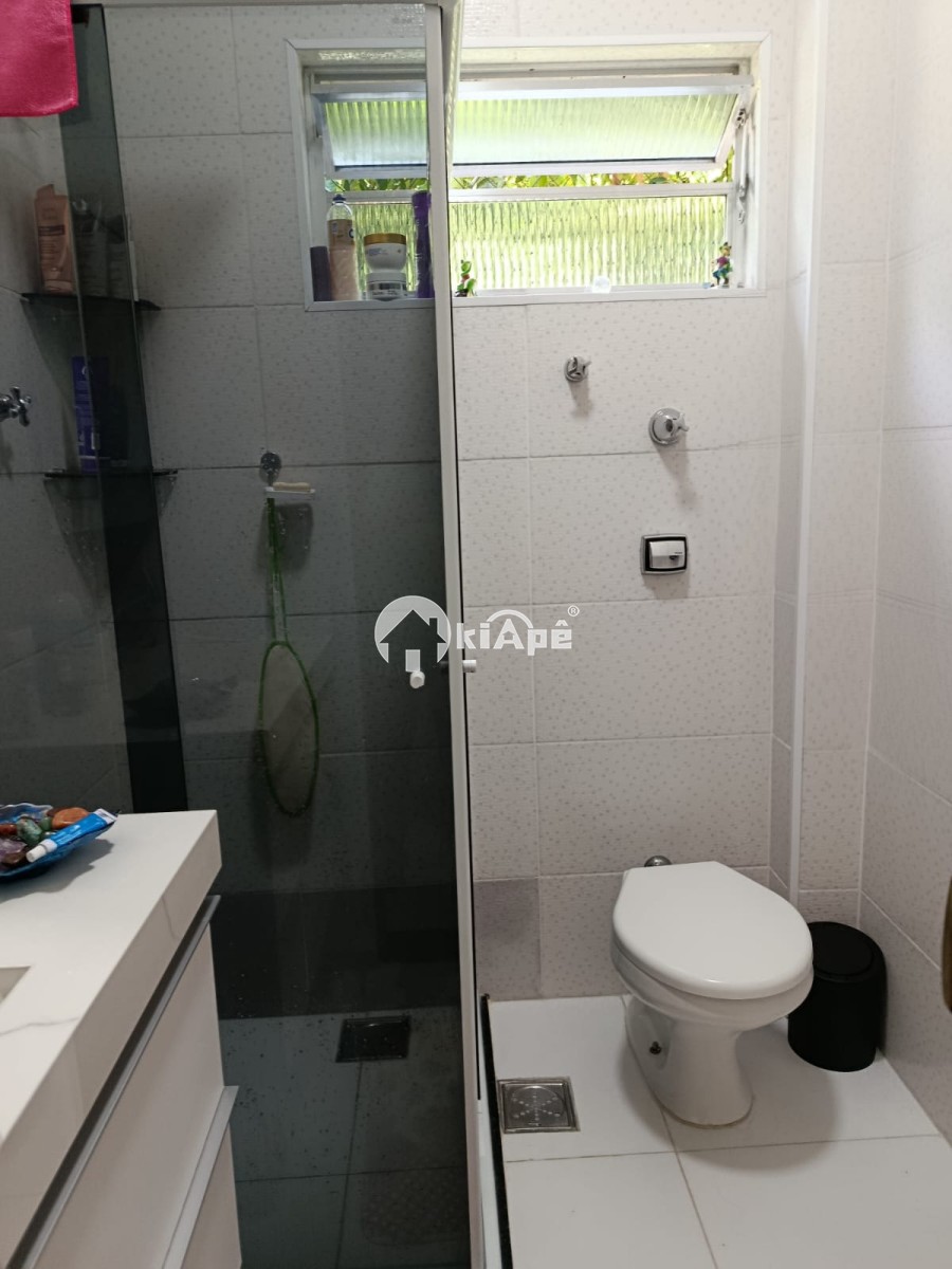 Apartamento à venda de 2 dormitórios com garagem em São Vicente/SP.