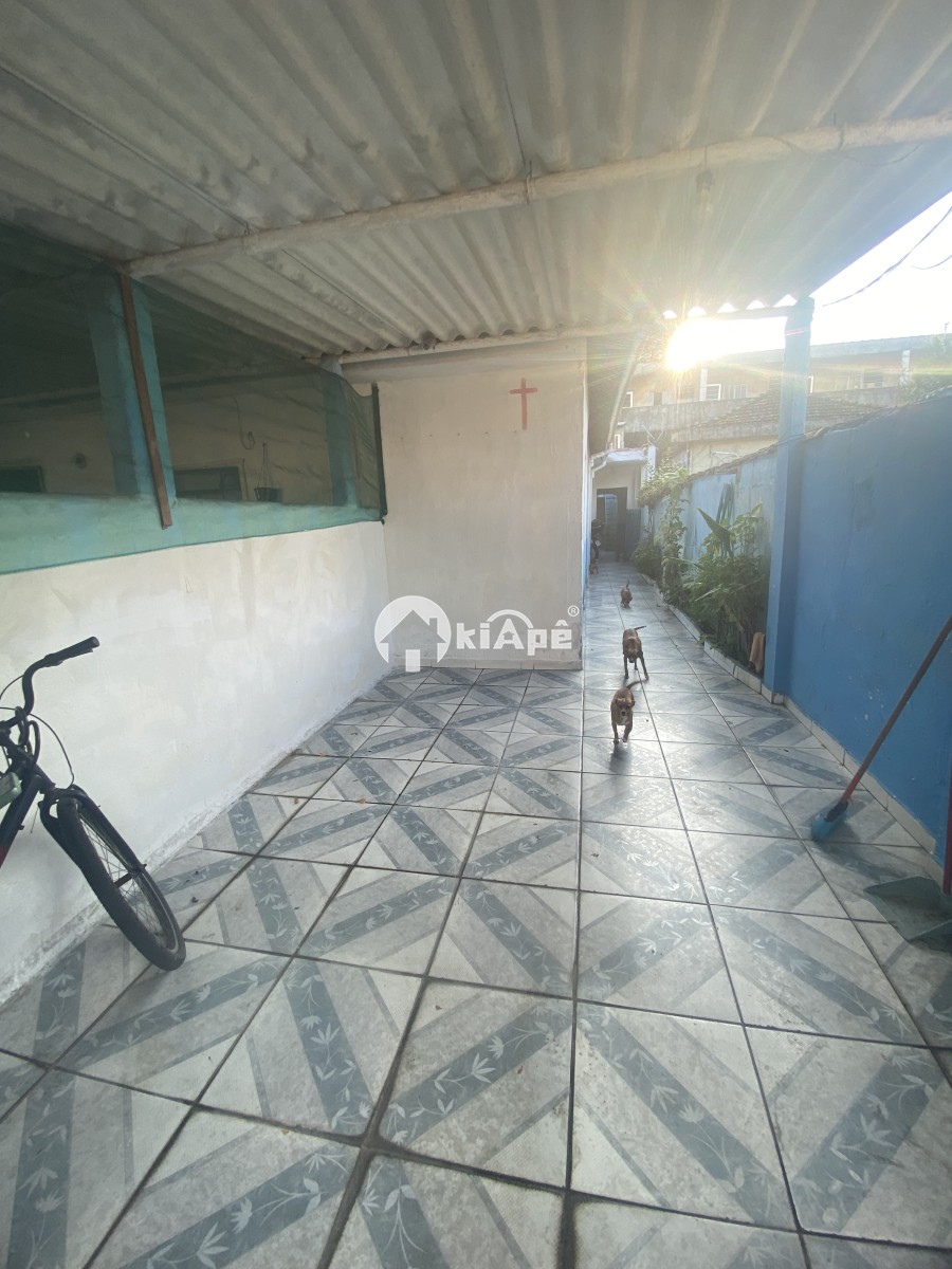 Casa à Venda em São Vicente com 3 Quartos, Edícula, Quintal e 3 Vagas no Bitaru