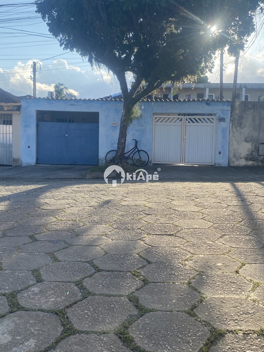 Casa à Venda em São Vicente com 3 Quartos, Edícula, Quintal e 3 Vagas no Bitaru