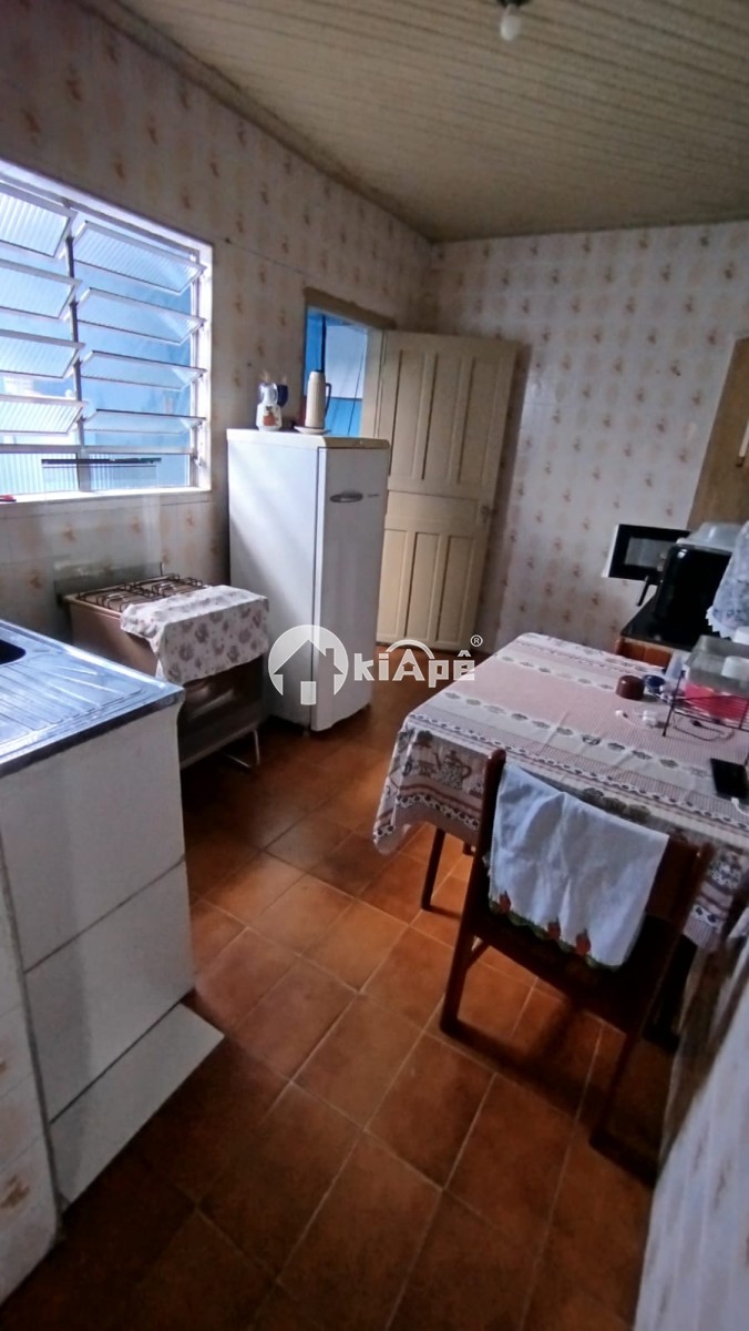 Casa à Venda em São Vicente com 3 Quartos, Edícula, Quintal e 3 Vagas no Bitaru