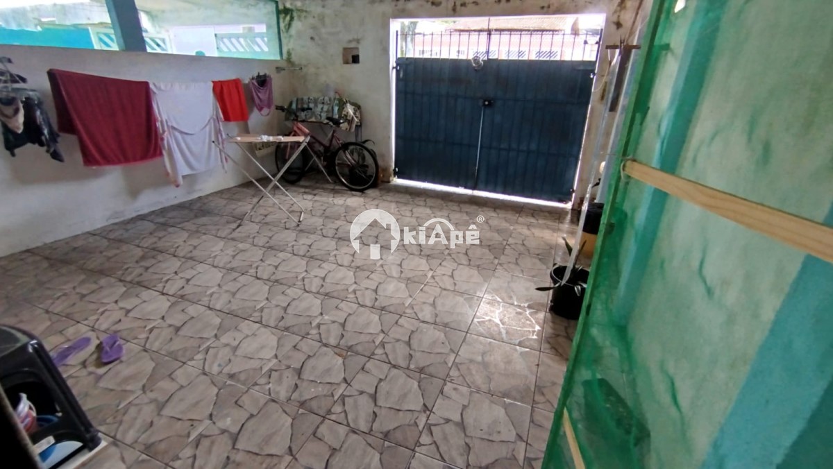 Casa à Venda em São Vicente com 3 Quartos, Edícula, Quintal e 3 Vagas no Bitaru
