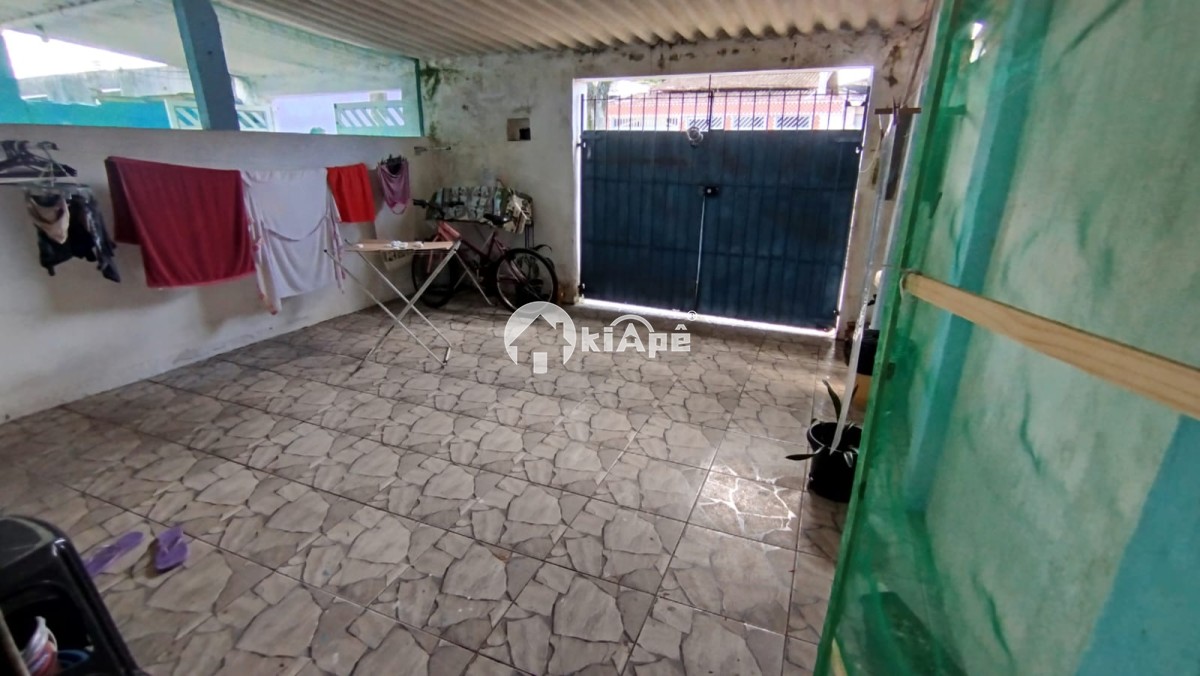 Casa à Venda em São Vicente com 3 Quartos, Edícula, Quintal e 3 Vagas no Bitaru