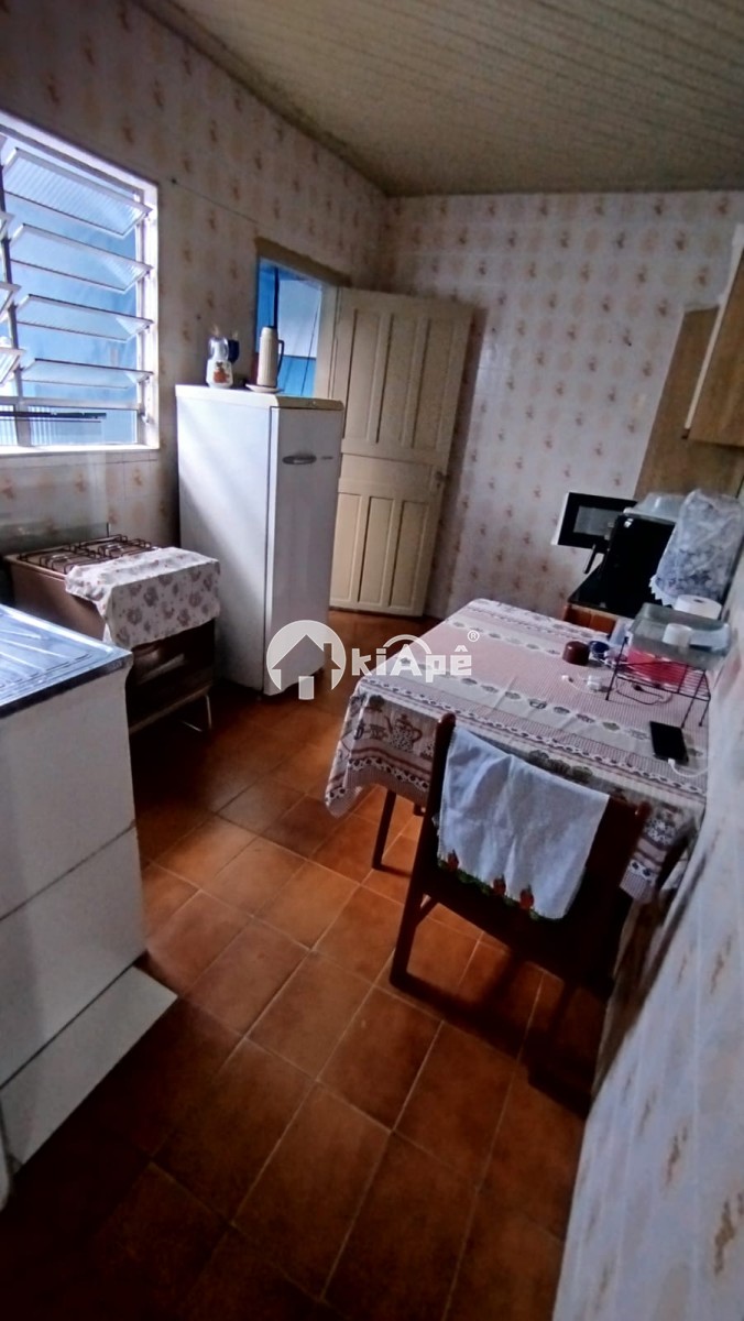 Casa à Venda em São Vicente com 3 Quartos, Edícula, Quintal e 3 Vagas no Bitaru