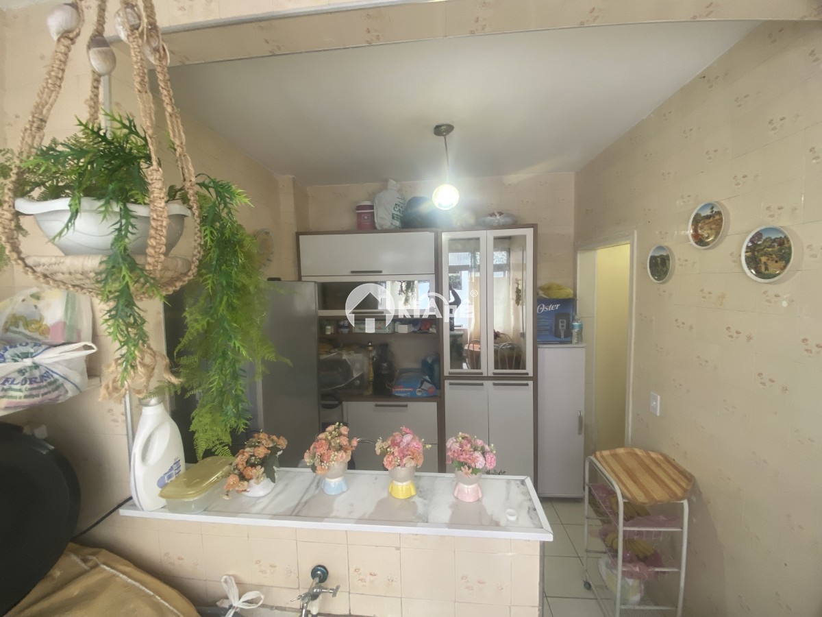 Apartamento à Venda Tipo Sala Living no Gonzaguinha, 1 Quadra da Praia | Em Frente ao Shopping Brisamar | São Vicente-SP