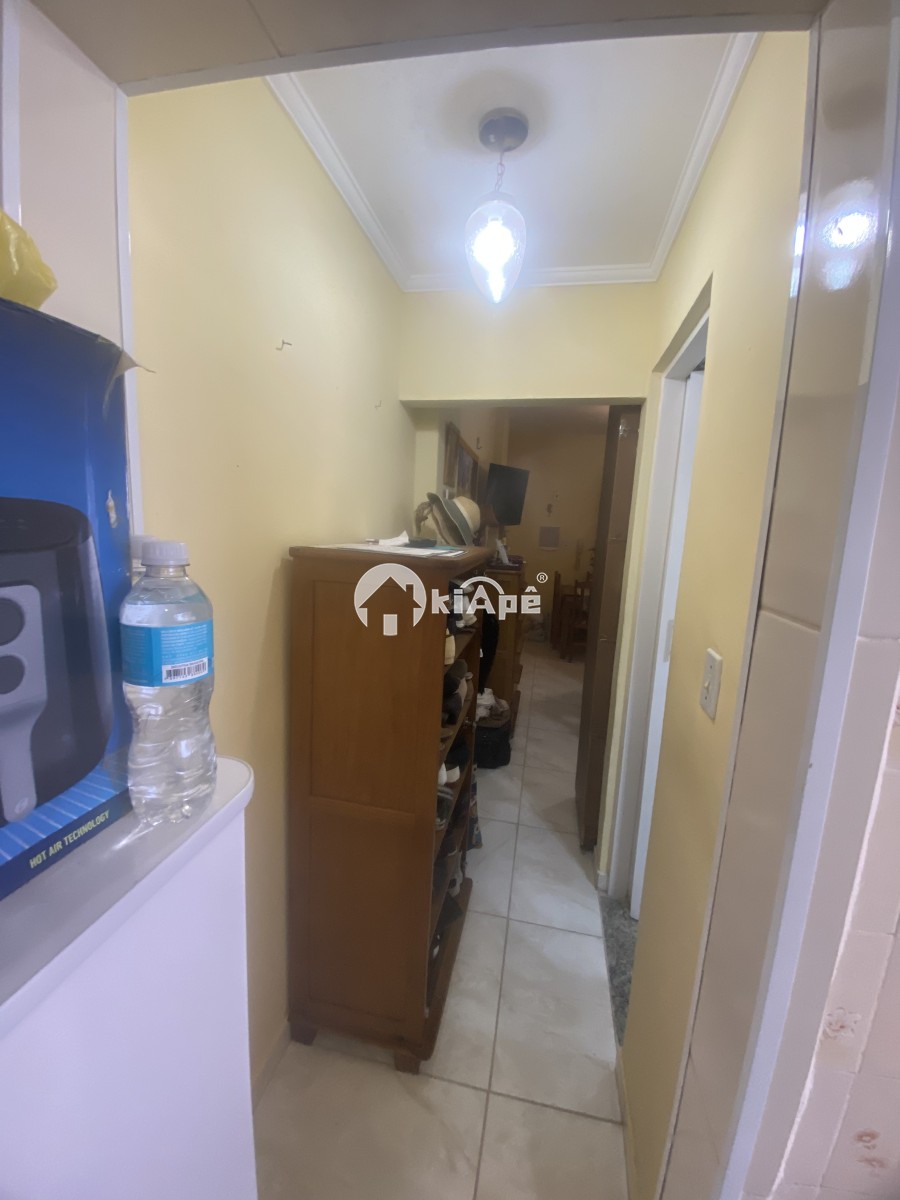 Apartamento à Venda Tipo Sala Living no Gonzaguinha, 1 Quadra da Praia | Em Frente ao Shopping Brisamar | São Vicente-SP