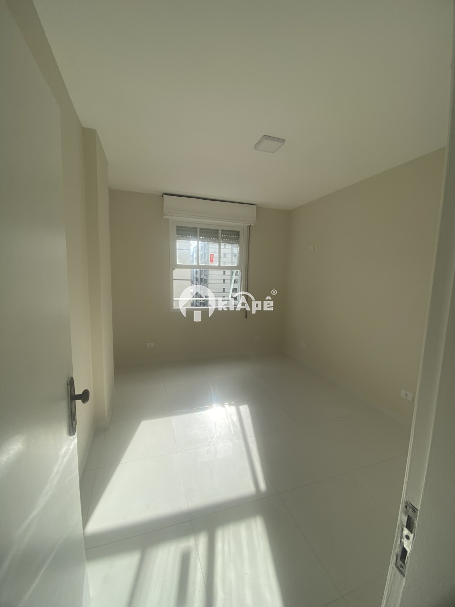 Apartamento 100% Reformado à Venda no Gonzaguinha – São Vicente-SP | Vista Lateral para o Mar